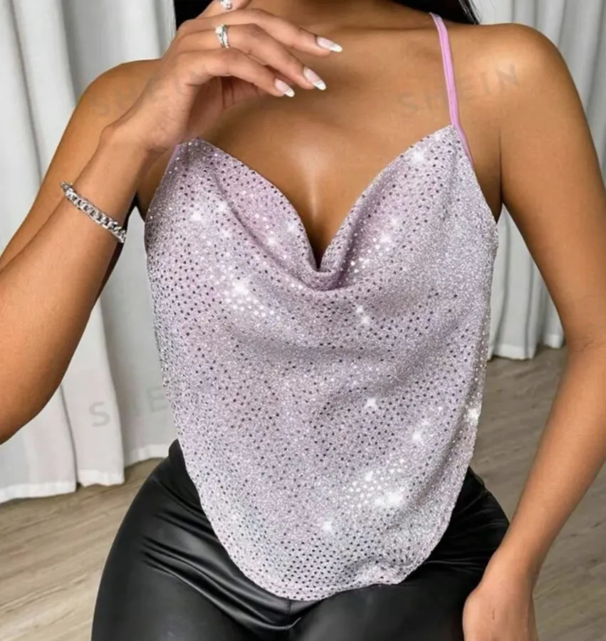 Top lila brillante con escote drapeado